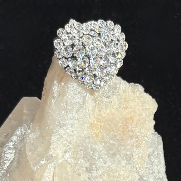 Stunning Heart Crystal Ring Size 7 - Picture 4 of 8